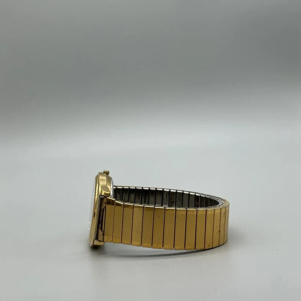 Vintage Mobil Oil Pegasus Mens Watch 33mm Gold Tone Stretch Band New Battery